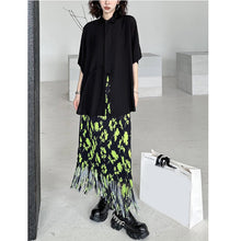 Load image into Gallery viewer, Loose Peated Printed Fringe Skirt
