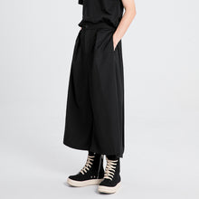 Load image into Gallery viewer, Drape Breathable Wide-leg Cropped Trousers
