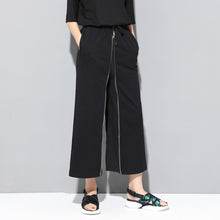 Load image into Gallery viewer, Black Zippered Wide-leg Ninth Pants
