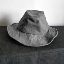 Load image into Gallery viewer, Japanese Wide Brim Bucket Hat
