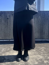 Load image into Gallery viewer, Dark Loose Pocket Hakama
